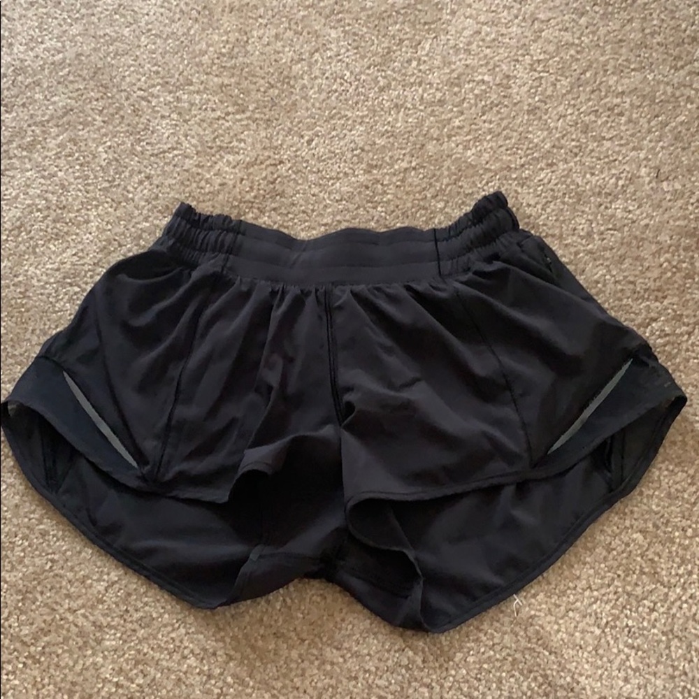 Lululemon Hotty Hot LR Short 2.5” Lined 4 NWT